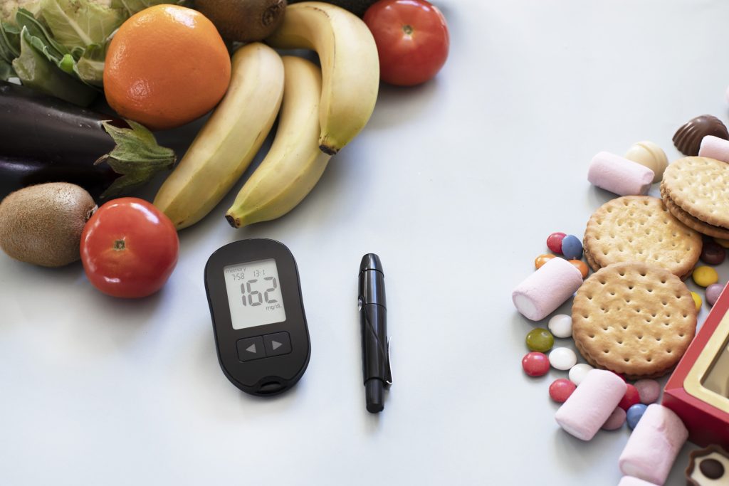 glucose meter and low glycemic healthy foods for diabetic diet vs unhealthy food
